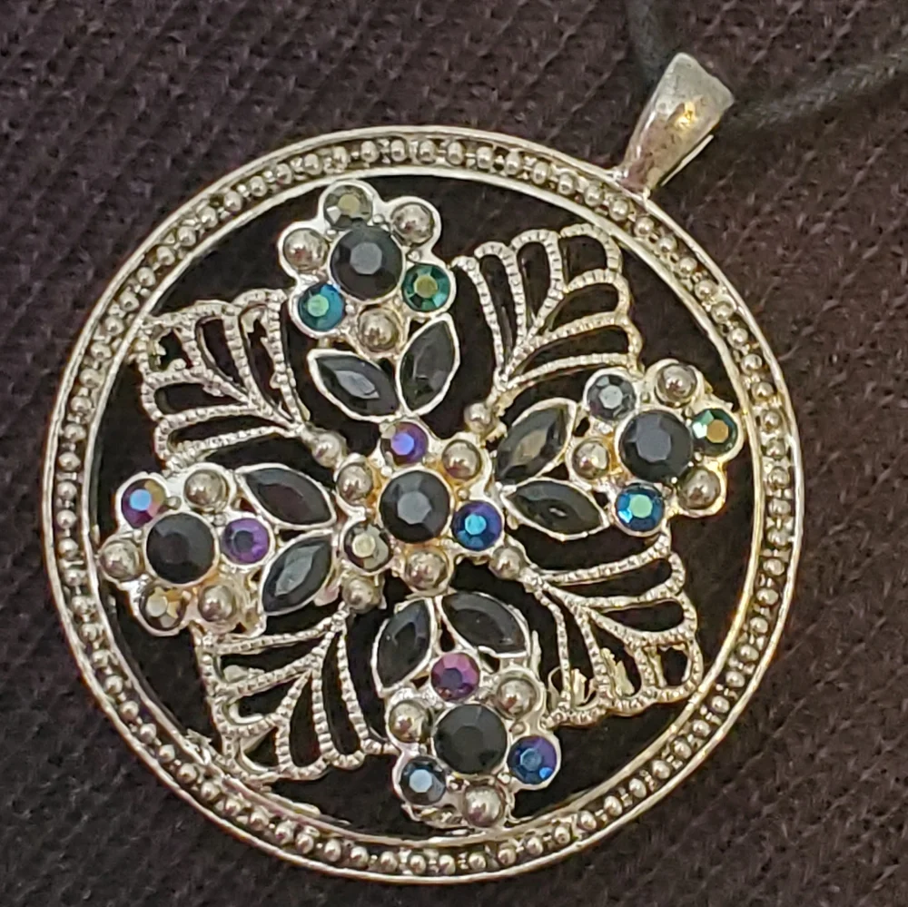 Vintage 1990s silvertone disc pendant necklace, floral design and rhinestones